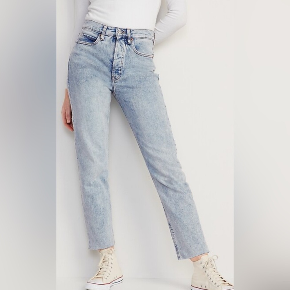 Curvy sky, high straight jeans